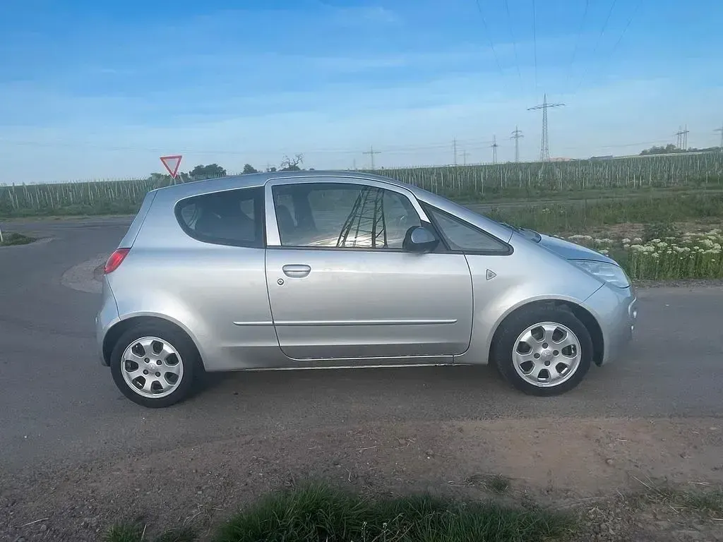 Gebraucht Mitsubishi Colt Motion 95 PS (69 kW) 2006 Silber Limousine
