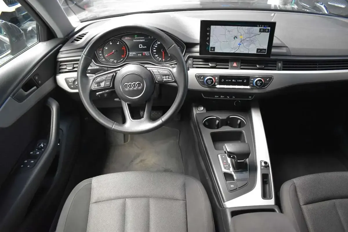 Gebraucht Audi A4 Advanced 163 PS (119 kW) 2023 Grau Kombi
