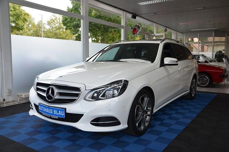 Weiß Gebraucht 2013 Mercedes E200 Avantgarde Limousine | 18.490 € (Etwas zu teuer) - Bild 1/4