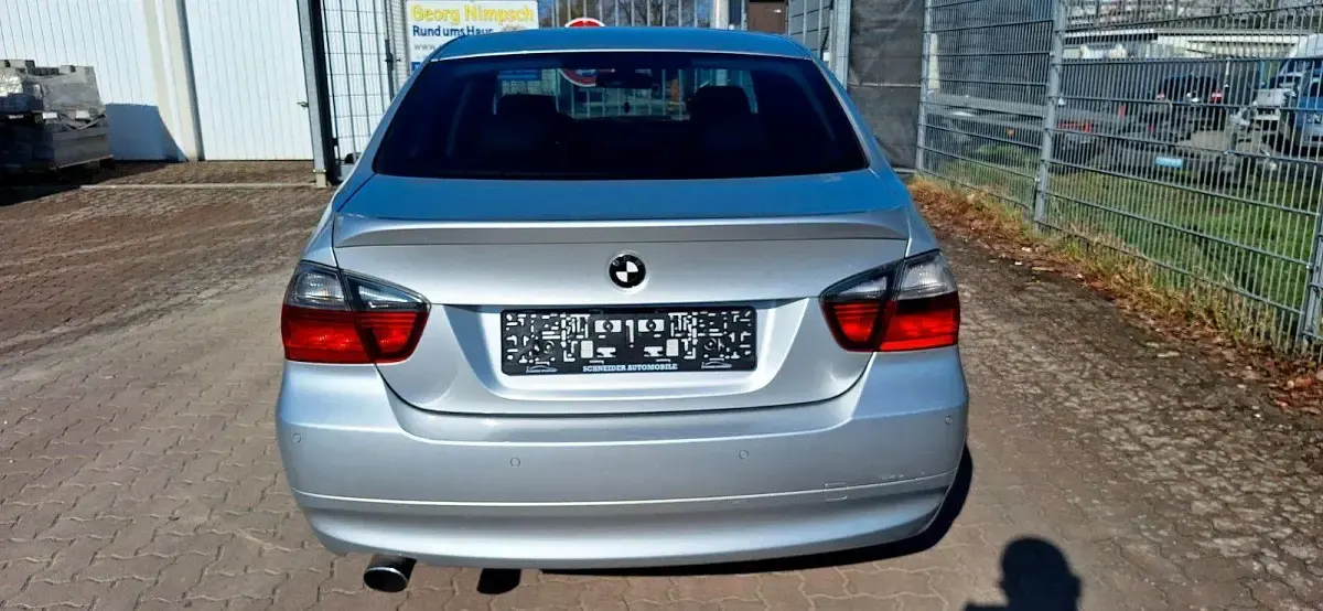 Gebraucht BMW 318 129 PS (94 kW) 2006 Silber Limousine