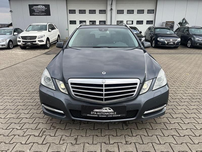 Gebraucht Mercedes E220 170 PS (125 kW) 2011 Grau Kombi