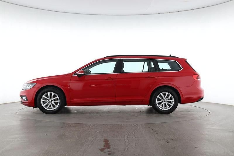 Gebraucht VW Passat Business 122 PS (89 kW) 2023 Rot Kombi