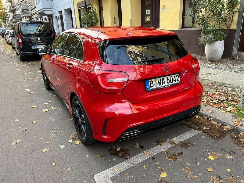 Gebraucht Mercedes A200 156 PS (114 kW) 2015 Rot Kleinwagen