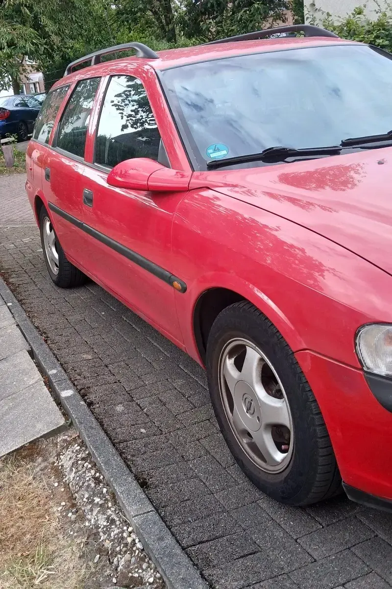 Gebraucht Opel Vectra 100 PS (73 kW) 1998 Rot Kombi