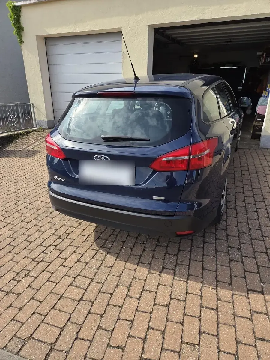 Gebraucht Ford Focus 100 PS (73 kW) 2016 Blau Kombi