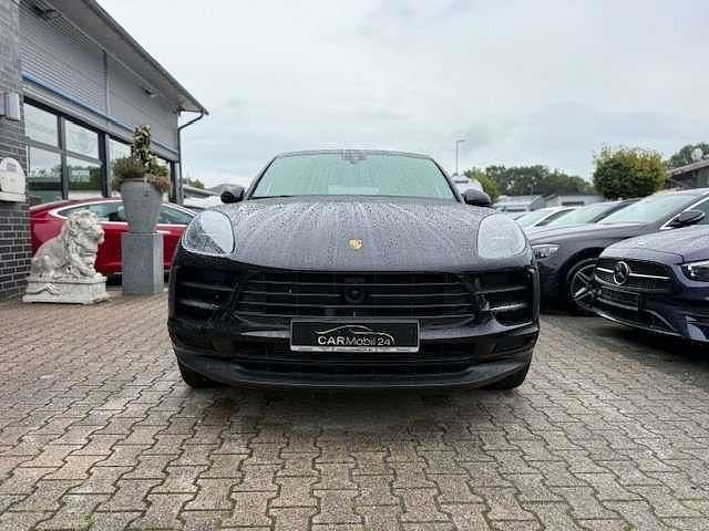 Gebraucht Porsche Macan Basis 245 PS (180 kW) 2019 Tiefschwarzmetallic SUV