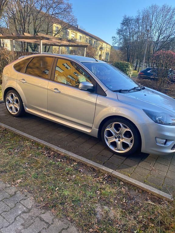 Gebraucht Ford Focus Style 109 PS (80 kW) 2009 Silber Limousine