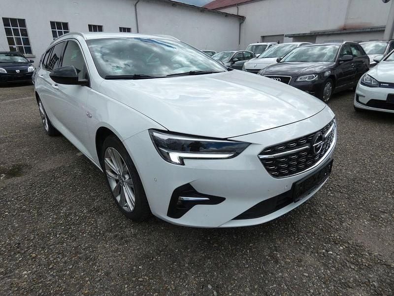 Weiß Gebraucht 2021 Opel Insignia Business Elegance Kombi | 13.980 € (Guter Preis) - Bild 1/4