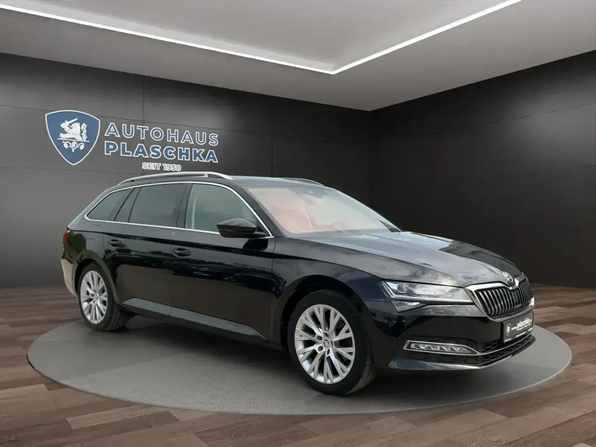 Gebraucht Skoda Superb Premium Edition 150 PS (110 kW) 2022 Schwarzmagic perleffekt Kombi