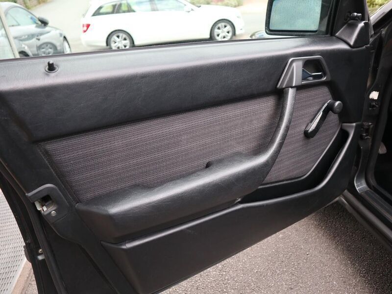 Gebraucht Mercedes E230 Classic 132 PS (97 kW) 1987 Schwarz Kombi