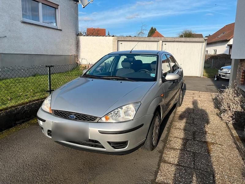 Gebraucht Ford Focus Ambiente 101 PS (74 kW) 2003 Silber Limousine