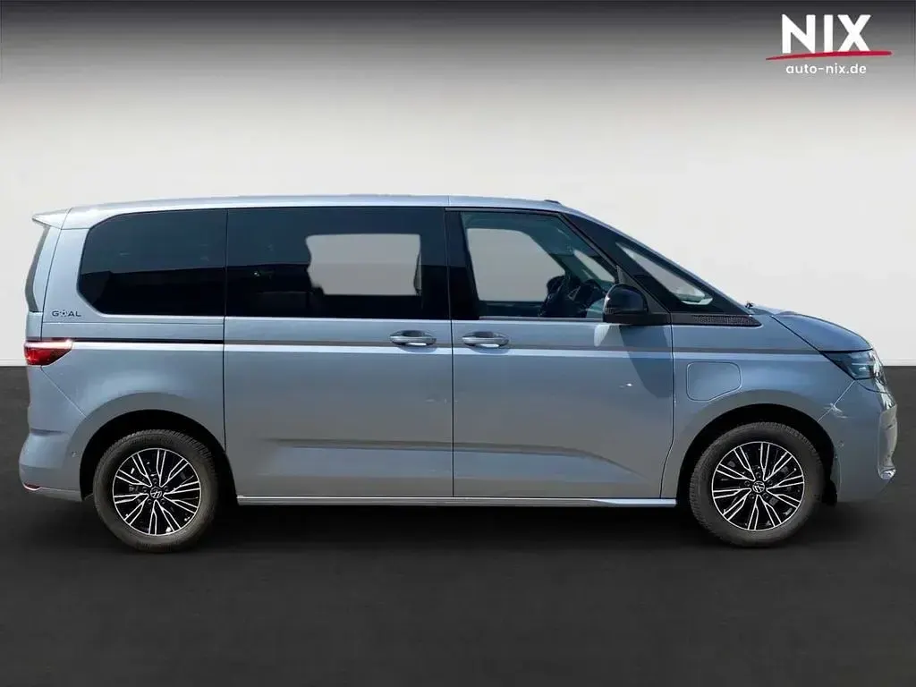 Gebraucht VW Multivan Life 177 PS (130 kW) 2024 Silber Van / Kleinbus