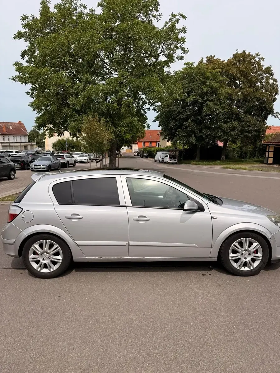 Gebraucht Opel Astra Sport 105 PS (77 kW) 2005 Silber Kleinwagen