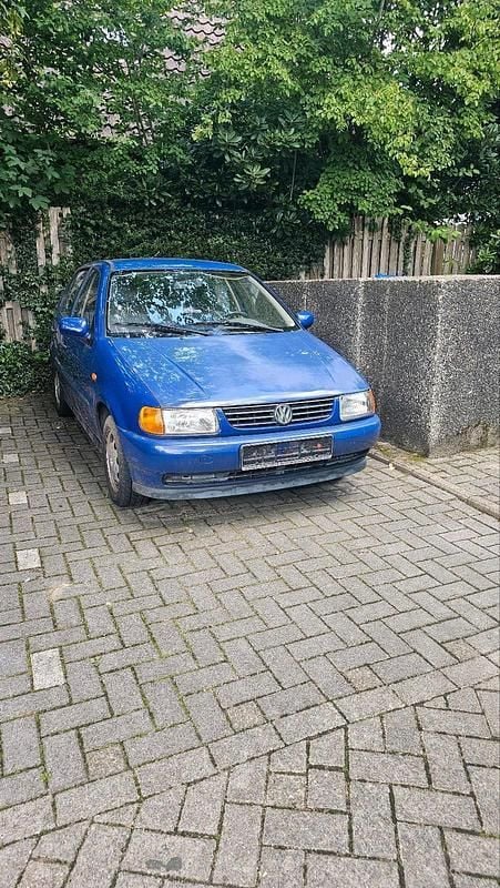 Blau Gebraucht 1995 VW Polo Kleinwagen | 600 € - Bild 1/4