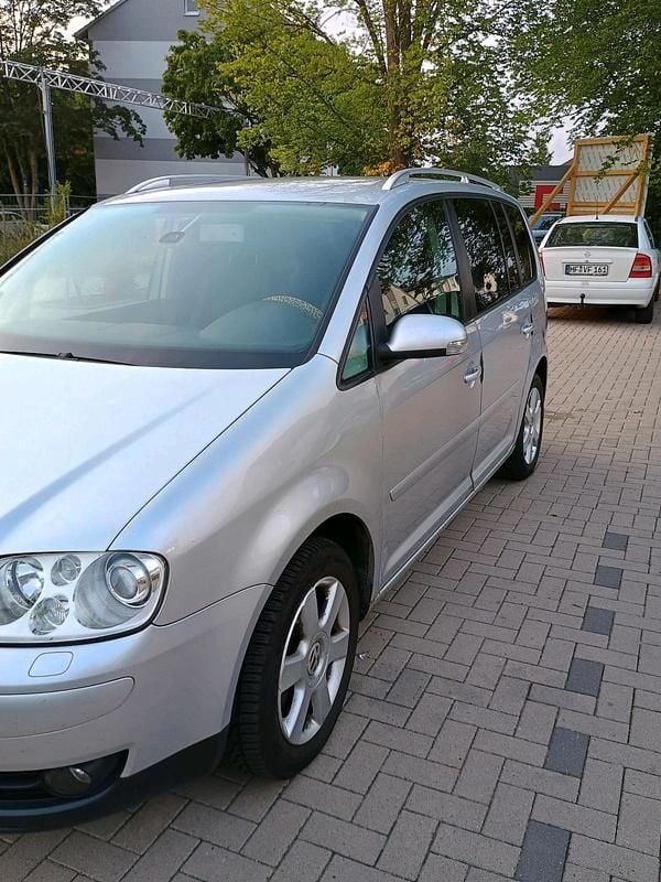 Silber Gebraucht 2006 VW Touran Van / Kleinbus | 2.000 € (Fairer Preis) - Bild 1/4