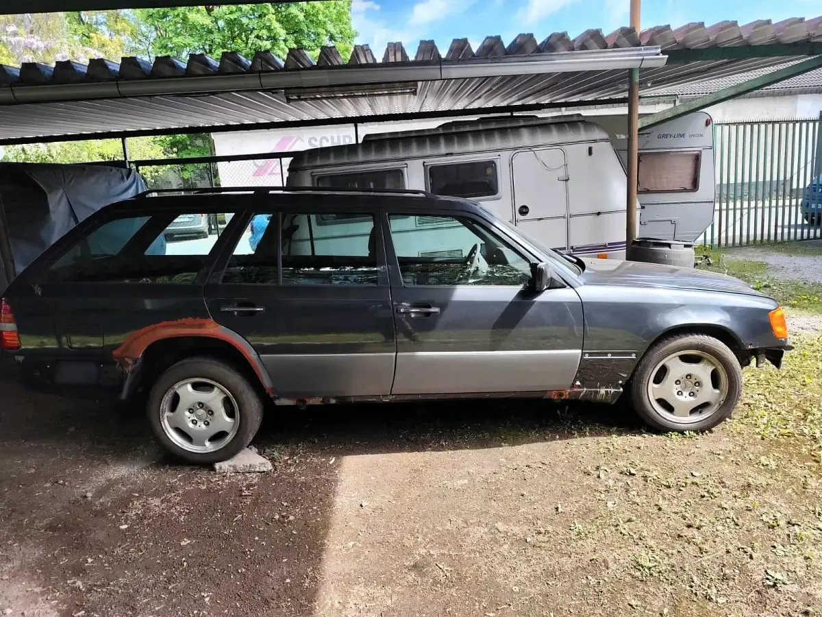 Gebraucht Mercedes E320 220 PS (161 kW) 1993 Schwarz Kombi