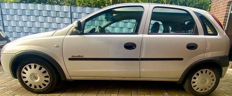 Second-hand Opel Corsa Comfort 75 CP (55 kW) 2001 Argintiu Hatchback