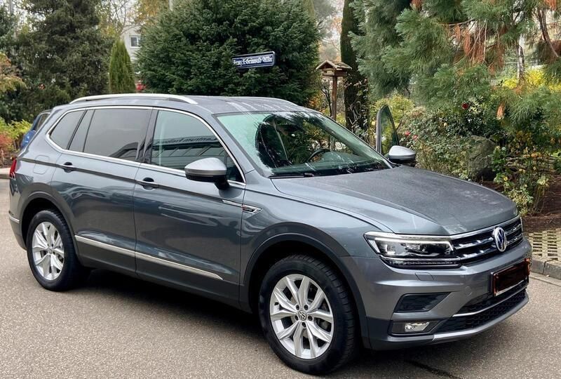 Grau Gebraucht 2020 VW Tiguan Allspace Highline SUV | 27.500 € (Fairer Preis) - Bild 1/4