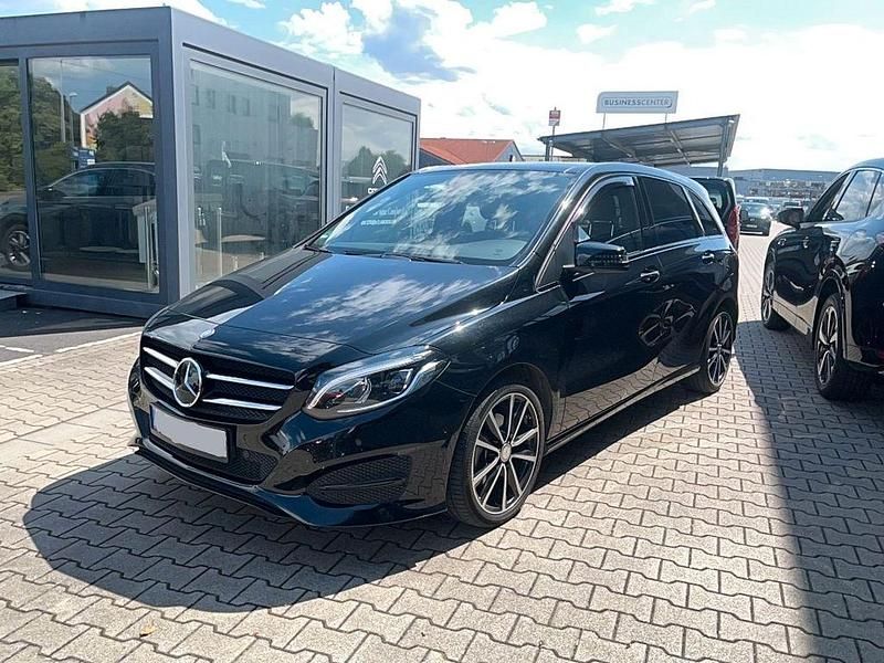Schwarz Gebraucht 2015 Mercedes B200 AMG Van / Kleinbus | 18.499 € (Fairer Preis) - Bild 1/4