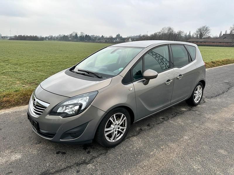 Braun Gebraucht 2010 Opel Meriva Van / Kleinbus | 3.600 € (Superpreis) - Bild 1/4