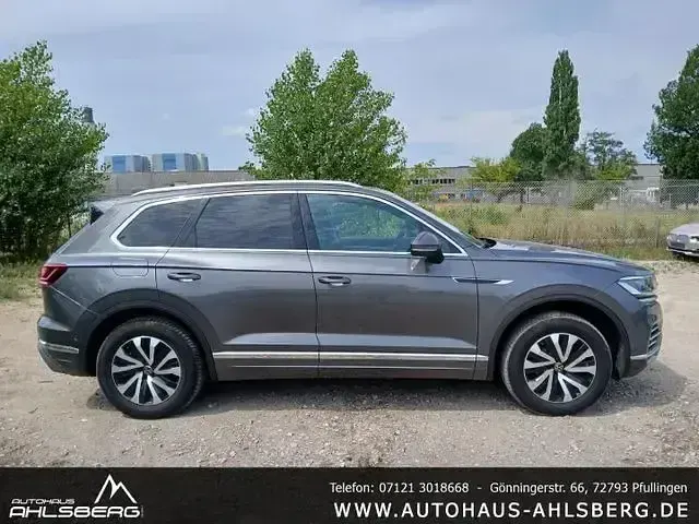 Gebraucht VW Touareg Elegance 231 PS (169 kW) 2021 Siliziumgrau SUV