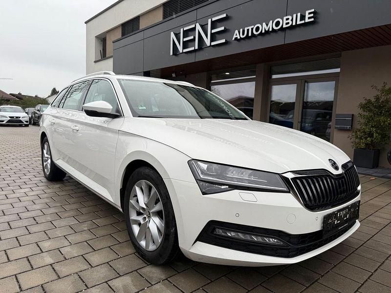 Weiß Gebraucht 2020 Skoda Superb Ambition Kombi | 21.490 € (Superpreis) - Bild 1/4