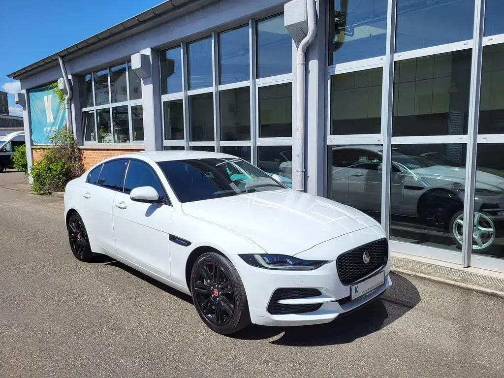 Gebraucht Jaguar XE SE 204 PS (150 kW) 2023 Weiß Limousine