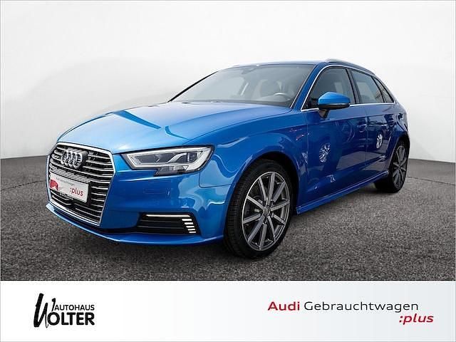 Arablau kristalleffekt Gebraucht 2020 Audi A3 Sportback e-tron Design Limousine | 19.590 € (Guter Preis) - Bild 1/4