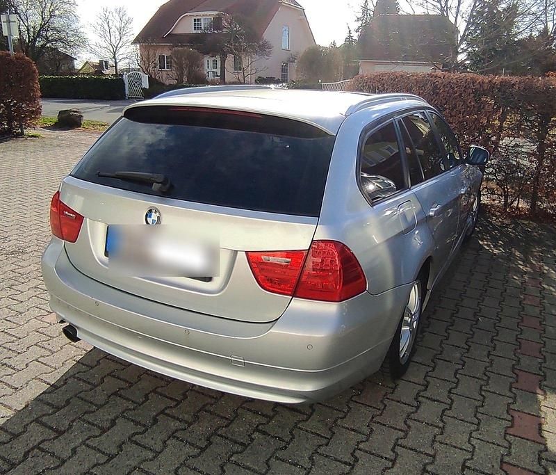 Gebraucht BMW 320 184 PS (135 kW) 2010 Silber Kombi