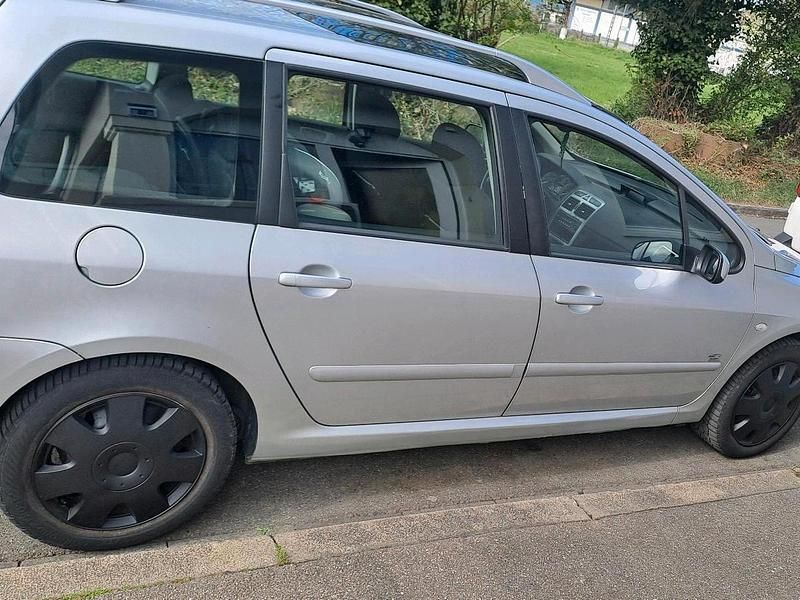 Silber Gebraucht 2005 Peugeot 307 Kombi | 500 € - Bild 1/4