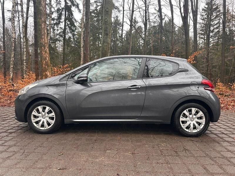 Gebraucht Peugeot 208 Allure 110 PS (80 kW) 2015 Grau Kleinwagen