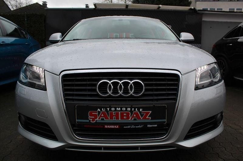 Silber Gebraucht 2009 Audi A3 Sportback Ambition Limousine | 9.900 € (Fairer Preis) - Bild 1/4