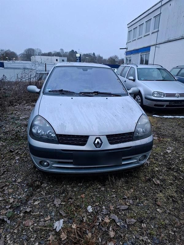 Gebraucht Renault Clio II 98 PS (72 kW) 2003 Silber Kleinwagen