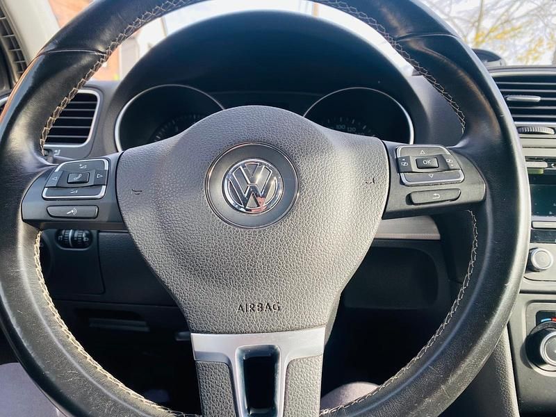 Gebraucht VW Golf VI Match 105 PS (77 kW) 2012 Silber Kleinwagen