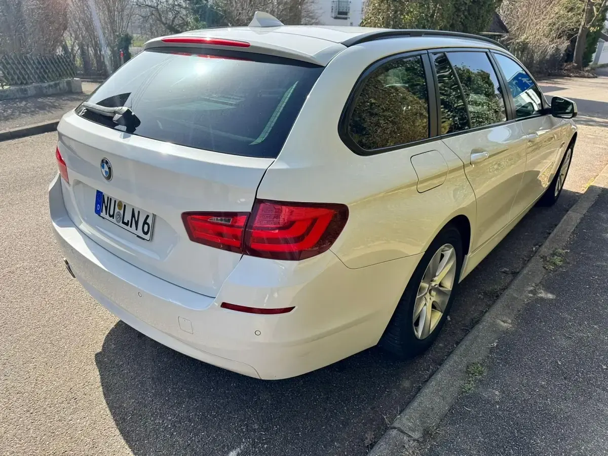 Gebraucht BMW 525 220 PS (161 kW) 2011 Weiß Kombi