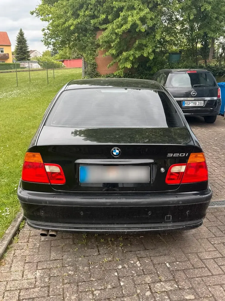 Gebraucht BMW 320 150 PS (110 kW) 1998 Schwarz Limousine