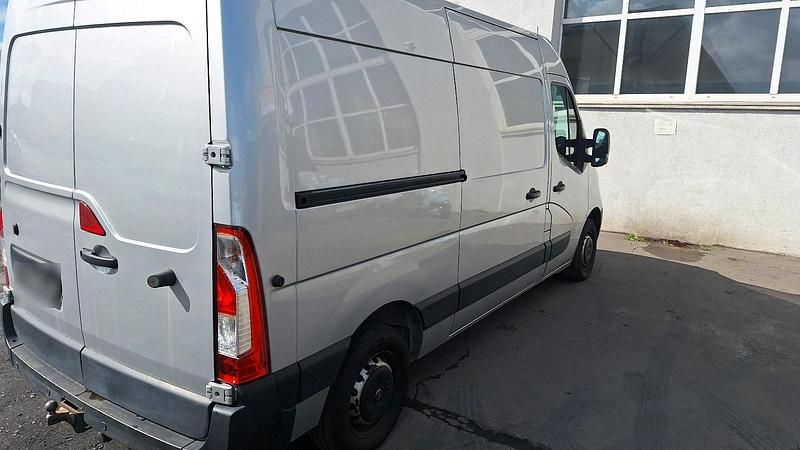Gebraucht Opel Movano 179 PS (131 kW) 2017 Silber Van / Kleinbus