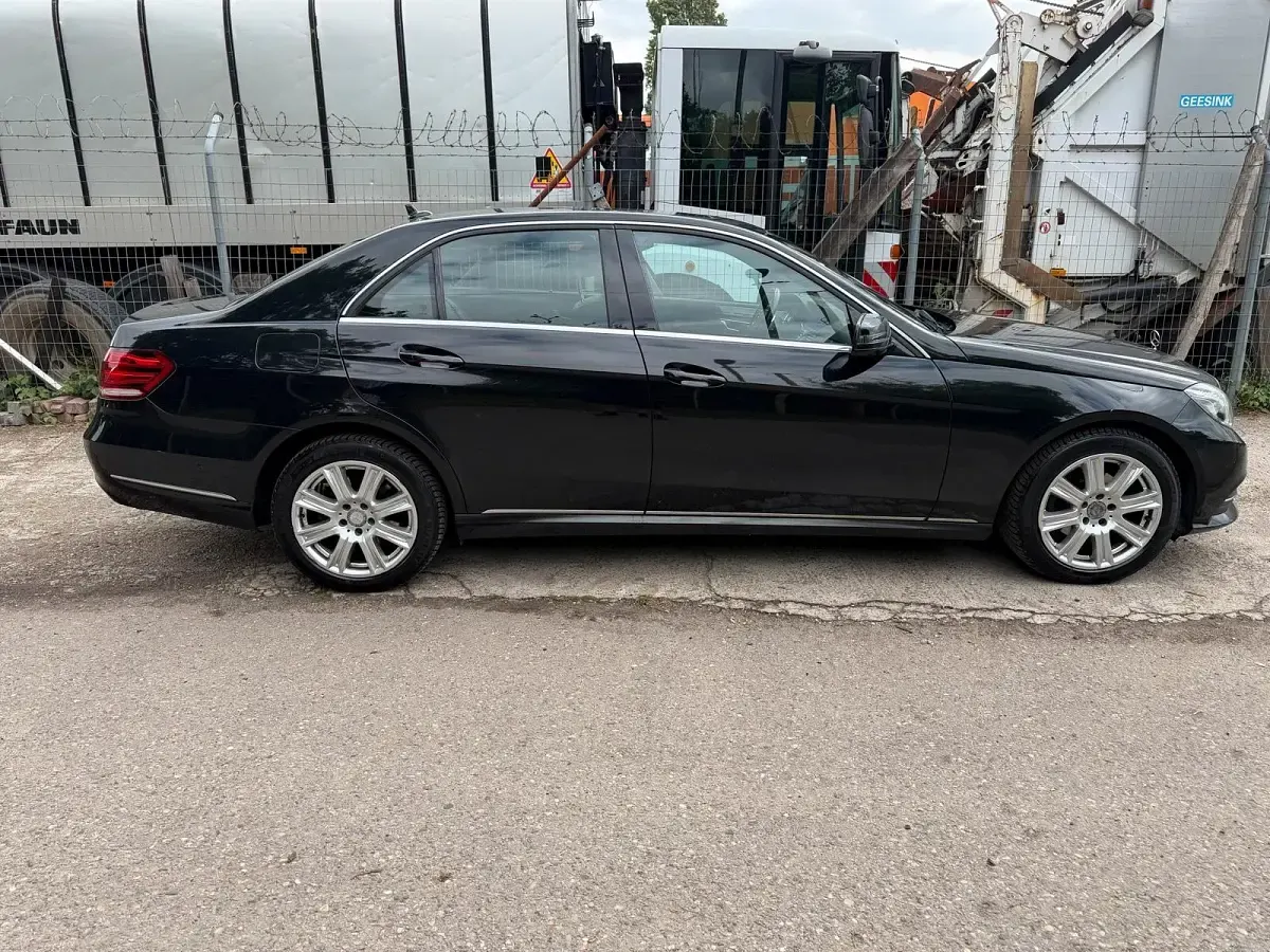 Gebraucht Mercedes E220 170 PS (125 kW) 2013 Schwarz Limousine