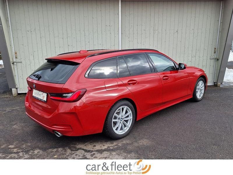 Gebraucht BMW 320 190 PS (139 kW) 2023 Rot Kombi