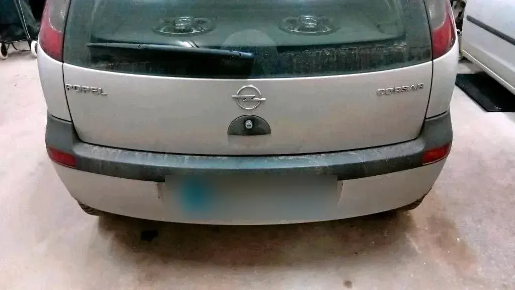 Używany Opel Corsa 58 KM (42 kW) 2002 Srebrny Hatchback