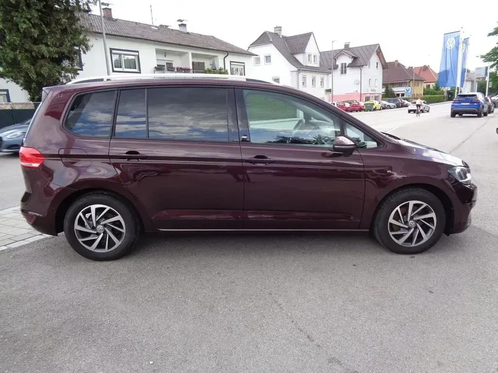 Gebraucht VW Touran Sound 116 PS (85 kW) 2017 Rot Van / Kleinbus