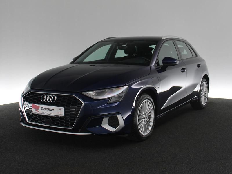 Gebraucht Audi A3 Sportback e-tron Advanced 204 PS (150 kW) 2021 Blau / navarrablau Kleinwagen