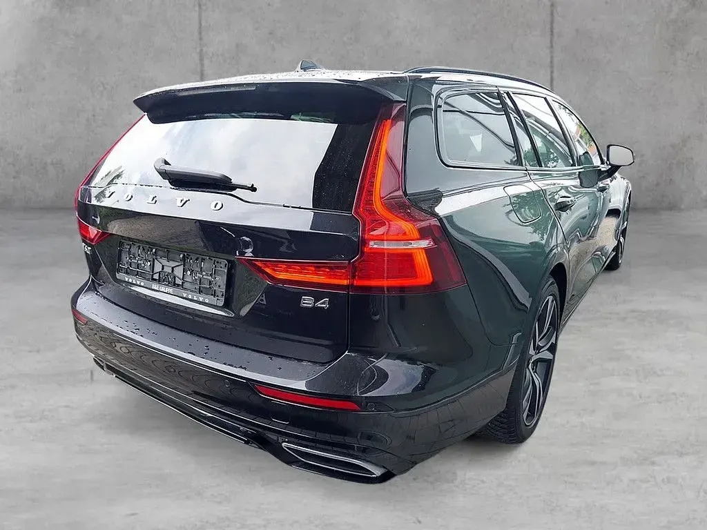 Gebraucht Volvo V60 R-Design 197 PS (144 kW) 2021 Schwarz Kombi