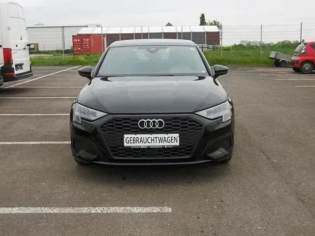 Używany Audi A3 Basis 150 KM (110 kW) 2024 Czarny Sedan/Limuzyna