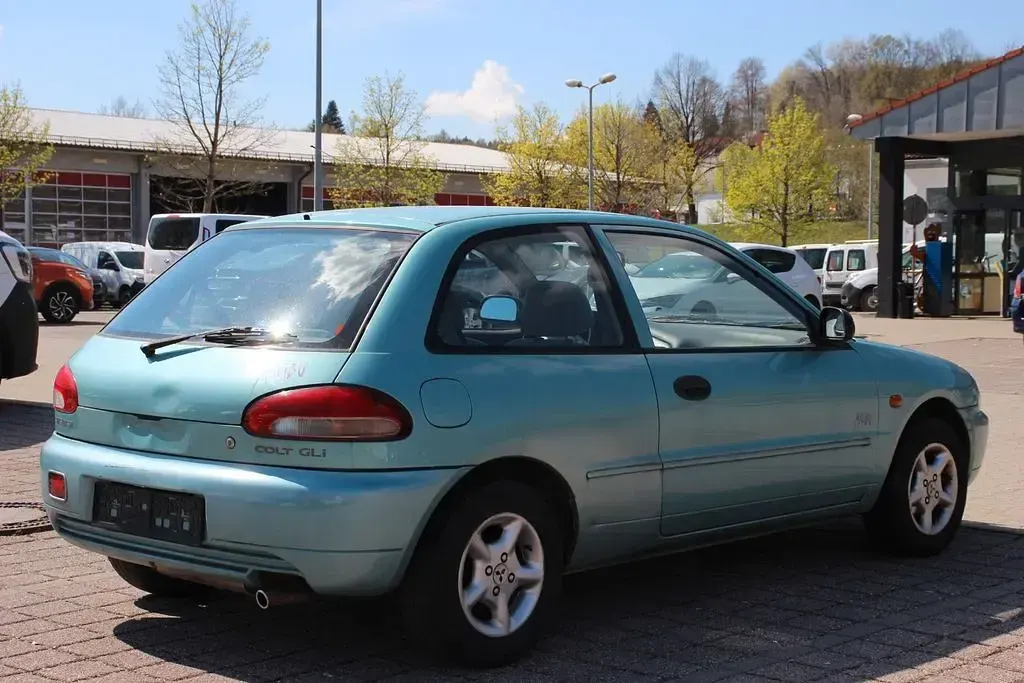 Gebraucht Mitsubishi Colt 75 PS (55 kW) 1995 Blau Kleinwagen