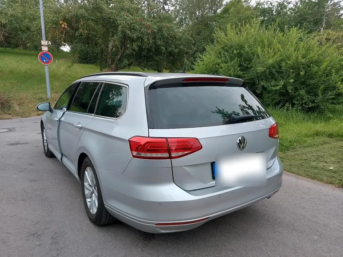 Gebraucht VW Passat 150 PS (110 kW) 2018 Silber Kombi