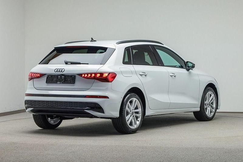 Gebraucht Audi A3 Ambiente 116 PS (85 kW) 2025 Gletscherweiß metallic Limousine