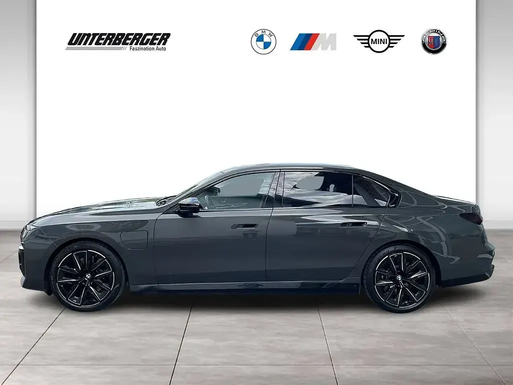 Gebraucht BMW M760e M Performance 578 PS (425 kW) 2023 Bmw individual dravitgrau Limousine
