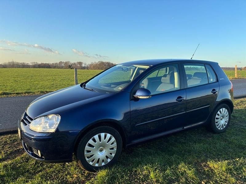 Grau Gebraucht 2006 VW Golf Goal Limousine | 5.000 € (Etwas zu teuer) - Bild 1/4