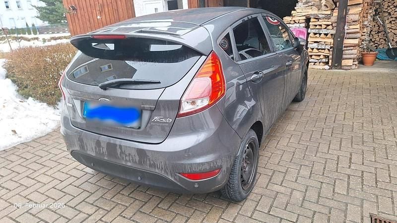 Gebraucht Ford Fiesta 101 PS (74 kW) 2015 Grau Kleinwagen